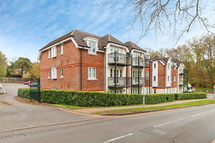 2 Bedroom Flat For Sale In Canonsfield Road, Welwyn, AL6