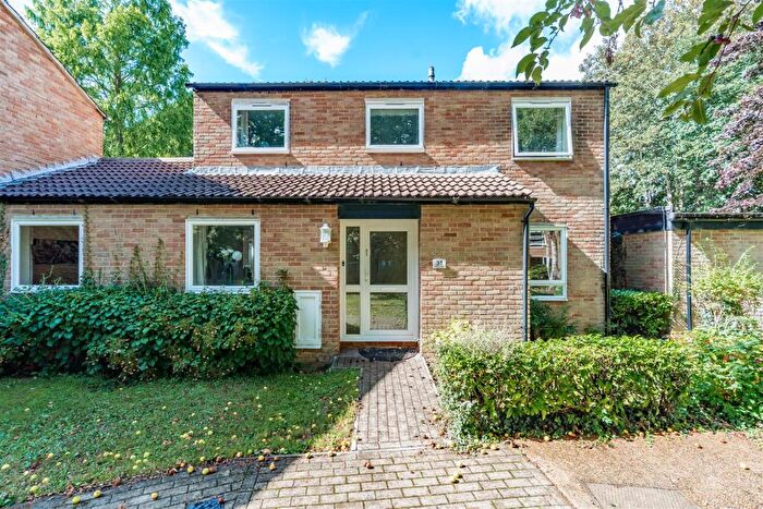 4 Bedroom Link Detached House For Sale In Spring Cross, New Ash Green, DA3