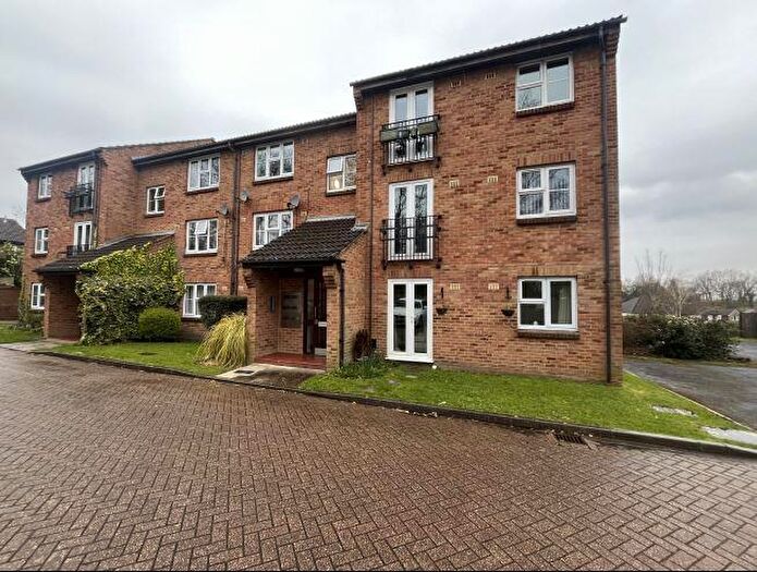 1 Bedroom Flat To Rent In Woking, Surrey, GU22