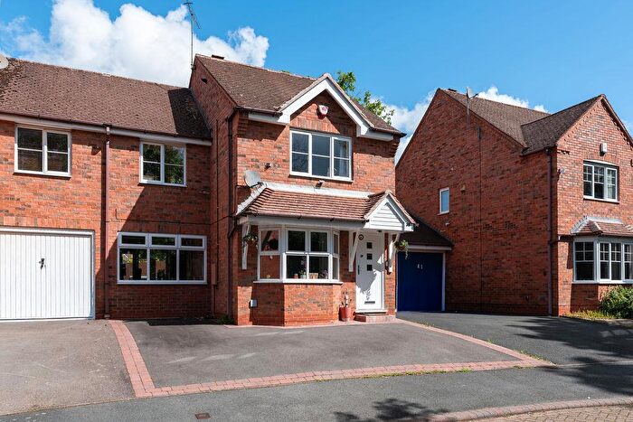 3 Bedroom Semi Detached House For Sale In Aldershaws, Dickens Heath, Solihull, B90