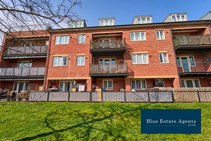2 Bedroom Flat To Rent In St Giles Close, Hounslow, TW5