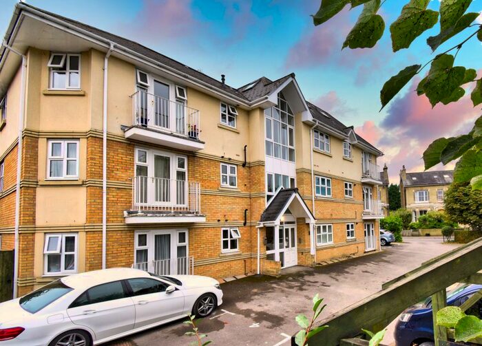 2 Bedroom Apartment To Rent In Warwick Road, Redhill, RH1