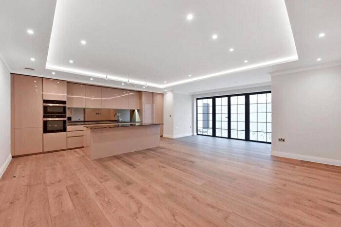 3 Bedroom Apartment To Rent In Penn Road, Beaconsfield, Buckinghamshire, HP9