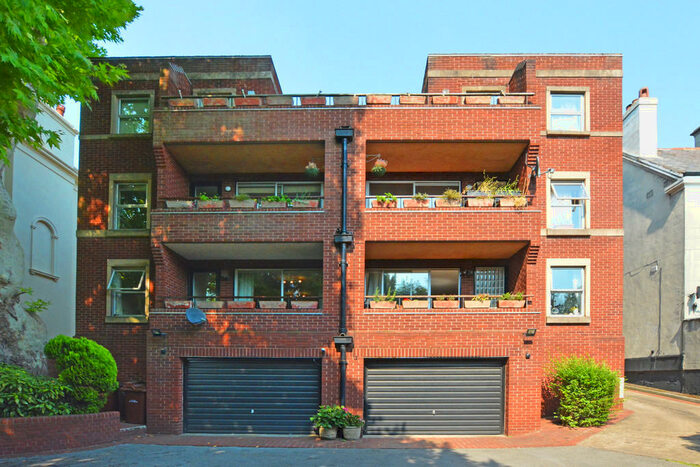 2 Bedroom Apartment To Rent In Park Valley, The Park, Nottingham, NG7