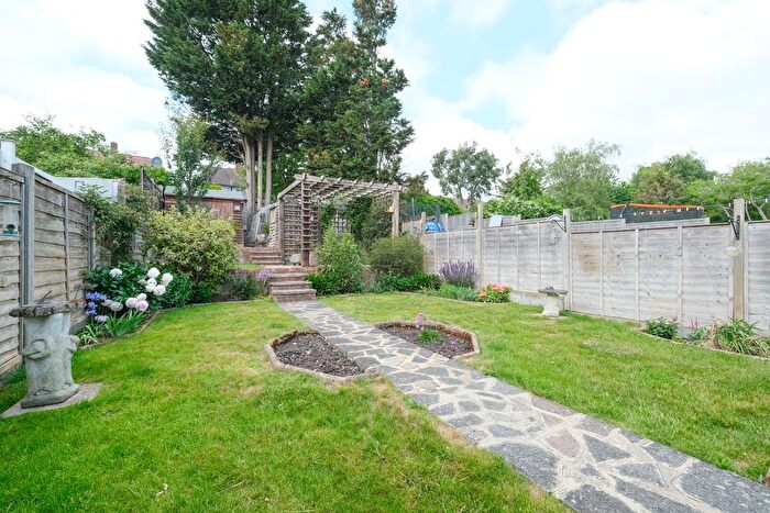 3 Bedroom End Of Terrace House For Sale In Longbury Drive, Orpington, BR5