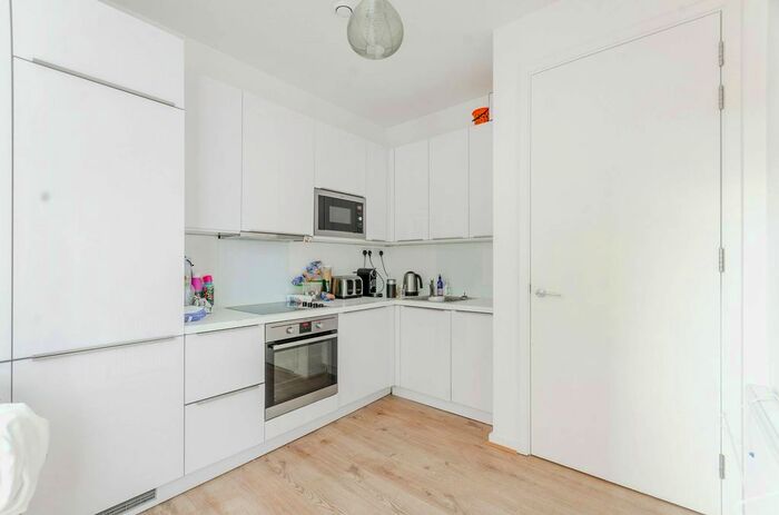 1 Bedroom Flat To Rent In Jeffreys Road, Stockwell, London, SW4