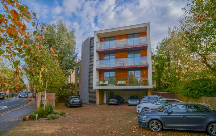 2 Bedroom Flat To Rent In Cromwell Road, Teddington, Middlesex, TW11