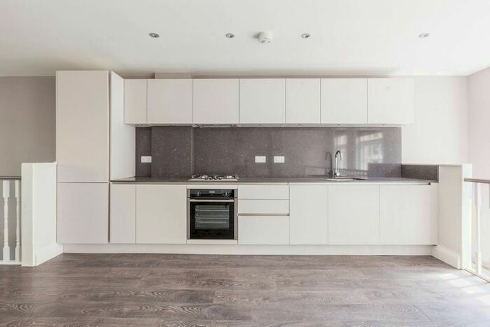 2 Bedroom Flat To Rent In Cedars House, Brixton, London, SW2