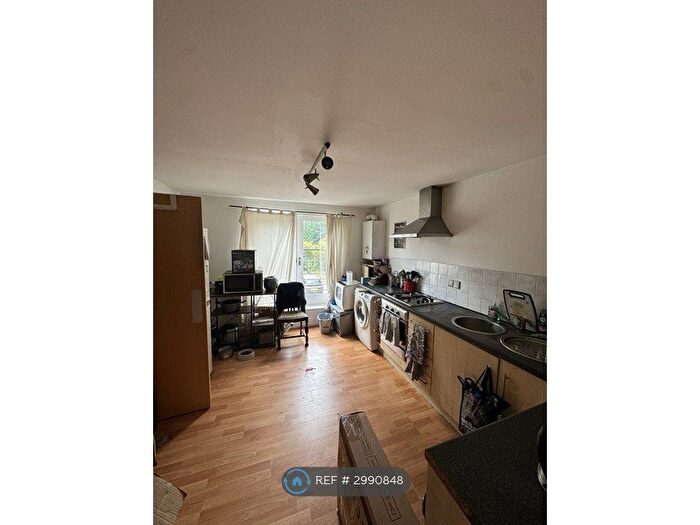 1 Bedroom Flat To Rent In Woodland Lane, Leeds, LS7