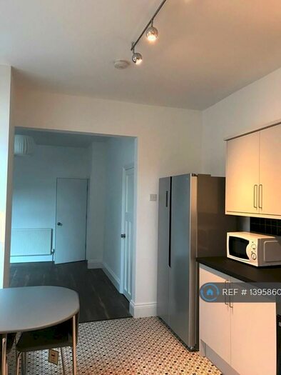 3 Bedroom Terraced House To Rent In South Lonsdale Street, Stretford, Manchester, M32