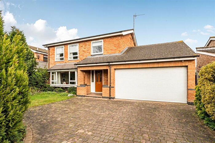 4 Bedroom Detached House For Sale In Tyne Crescent, Bedford, MK41