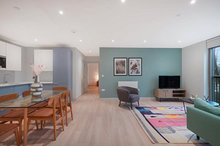 2 Bedroom Apartment To Rent In The Oakgate, KT22