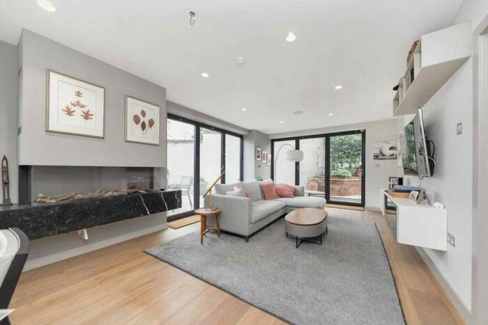 5 Bedroom Detached House To Rent In Hornsey Lane Gardens, Highgate, N6