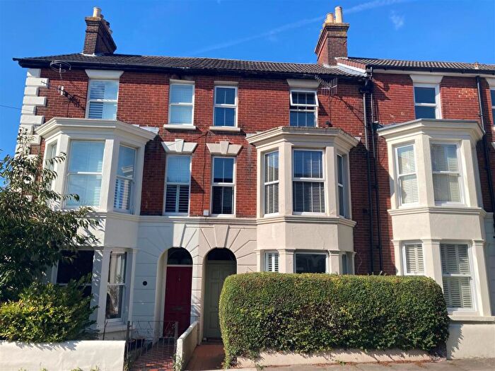 4 Bedroom Town House To Rent In Wyndham Road, Salisbury, SP1