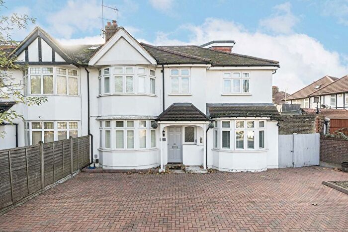 2 Bedroom Flat To Rent In Whitton Road, Twickenham, TW1