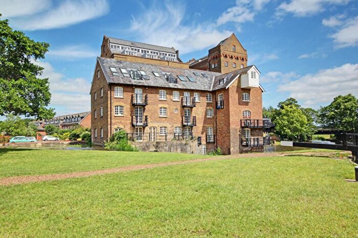 2 Bedroom Apartment To Rent In Addlestone, Surrey, KT15