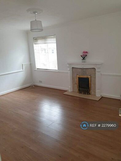 3 Bedroom End Of Terrace House To Rent In Lindwood Close, Beckton, E6