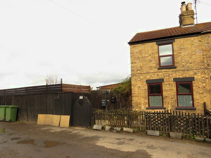 2 Bedroom Semi-Detached House For Sale In Marina Drive, March, PE15