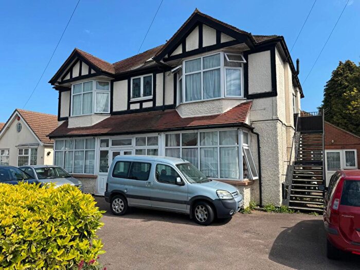 House Of Multiple Occupation For Sale In Loose Road, Maidstone, Kent, ME15