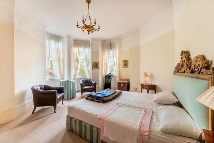 2 Bedroom Flat To Rent In Abbotsbury Road, Holland Park, London, W14