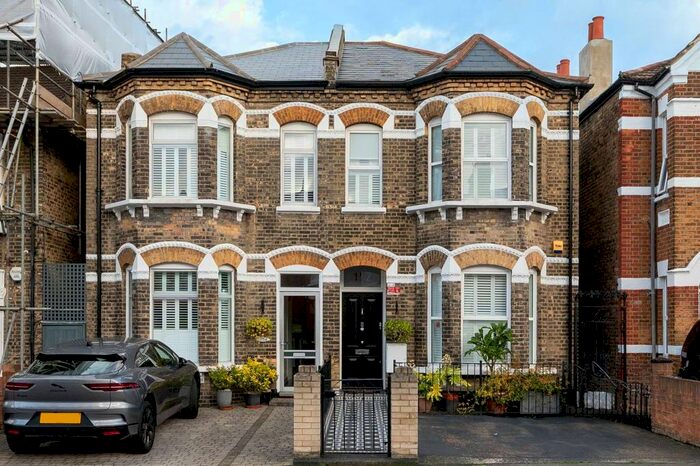 4 Bedroom Semi-Detached House To Rent In Underhill Road, East Dulwich, East Dulwich, London, SE22