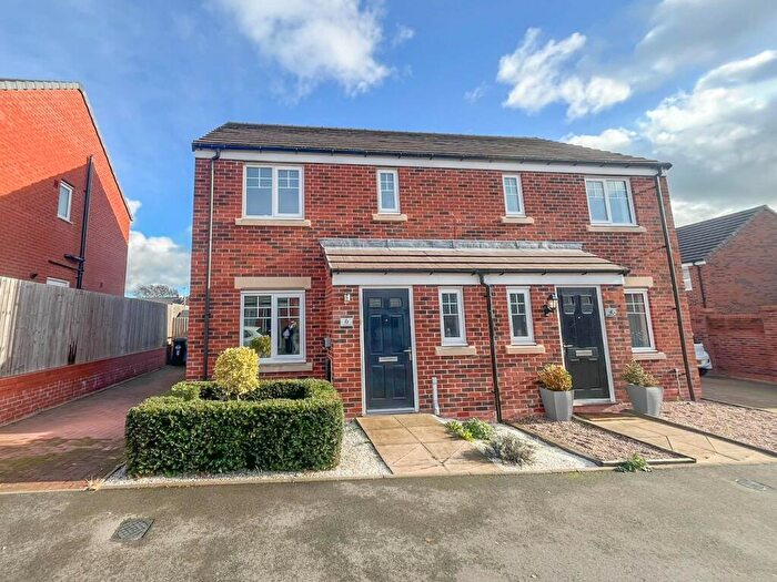 3 Bedroom Semi Detached House For Sale In Lobelia Close, Coton Park, Rugby, CV23