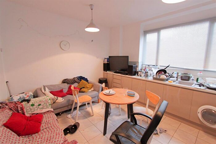 4 Bedroom Flat To Rent In Kellaway Avenue, Bristol, BS6