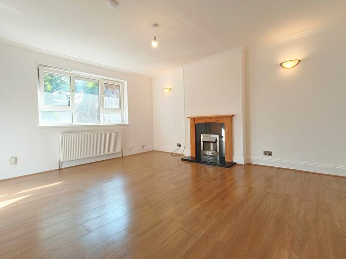 2 Bedroom Flat To Rent In Kings Road, Southsea, PO5