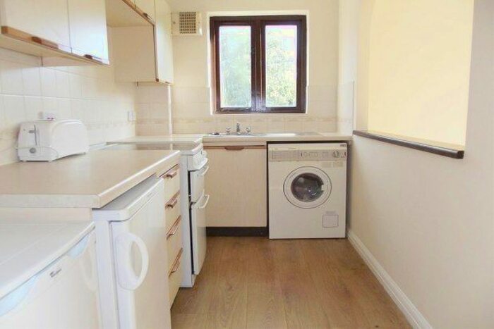 1 Bedroom Property To Rent In Devoil Close, Guildford, GU4