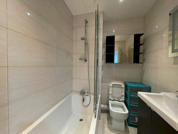 2 Bedroom Flat To Rent In Old Brompton Road, Earls Court, SW5