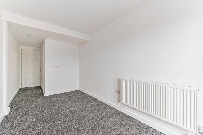 Studio To Rent In Crossways Road, Mitcham, CR4