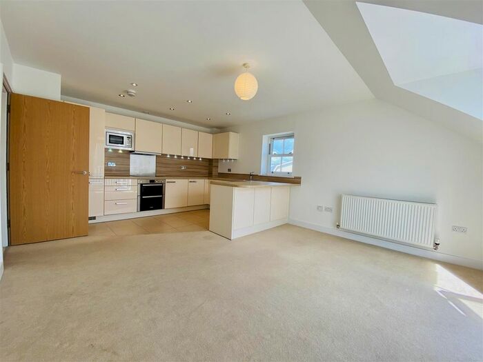 2 Bedroom Property To Rent In Westmount Close, Worcester Park, KT4