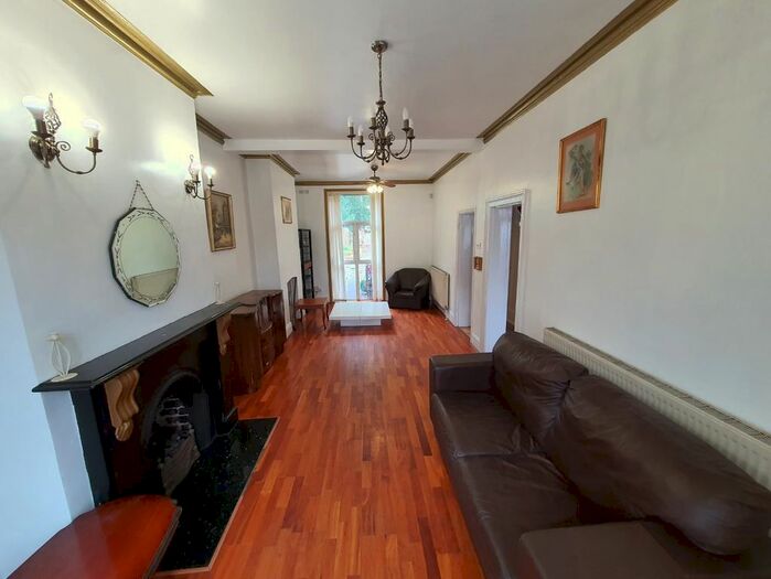 5 Bedroom Semi-Detached House To Rent In Amblecote Road, Grove Park, SE12