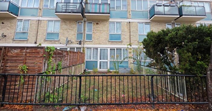 2 Bedroom Maisonette For Sale In Flat Charles Auffray House, Smithy Street, London, E1
