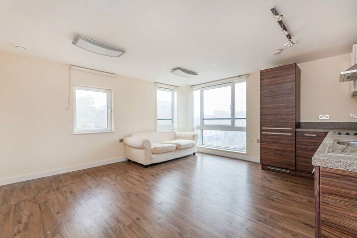 2 Bedroom Flat To Rent In The Green, Southall, UB2