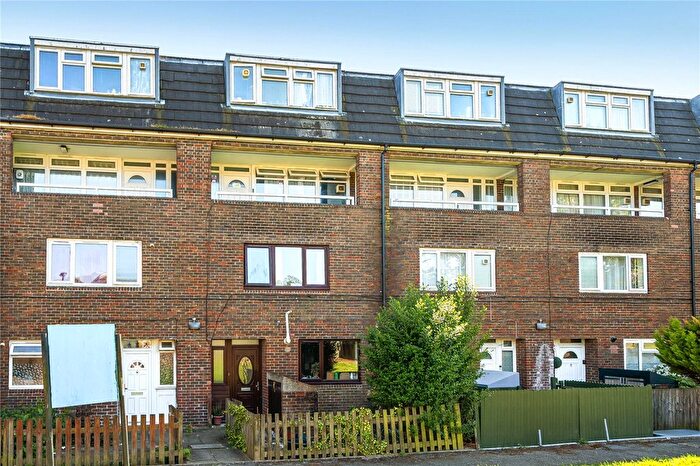 3 Bedroom Maisonette For Sale In Peters Path, London, SE26