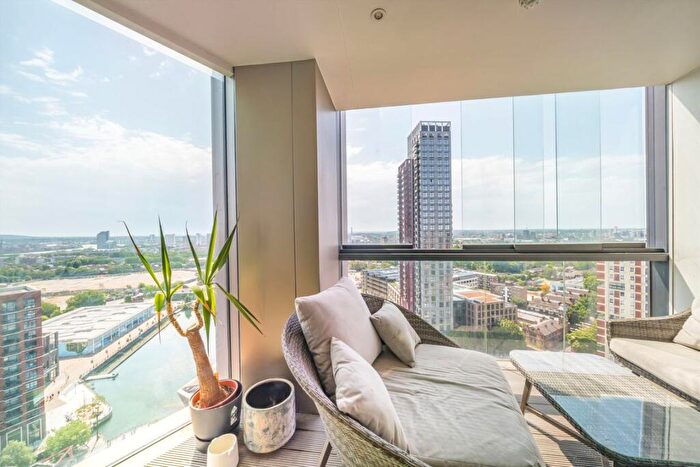2 Bedroom Flat For Sale In Surrey Quays Road, Canada Water, SE16