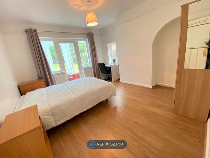 5 Bedroom Detached House To Rent In Ashenden Road, Guildford, GU2