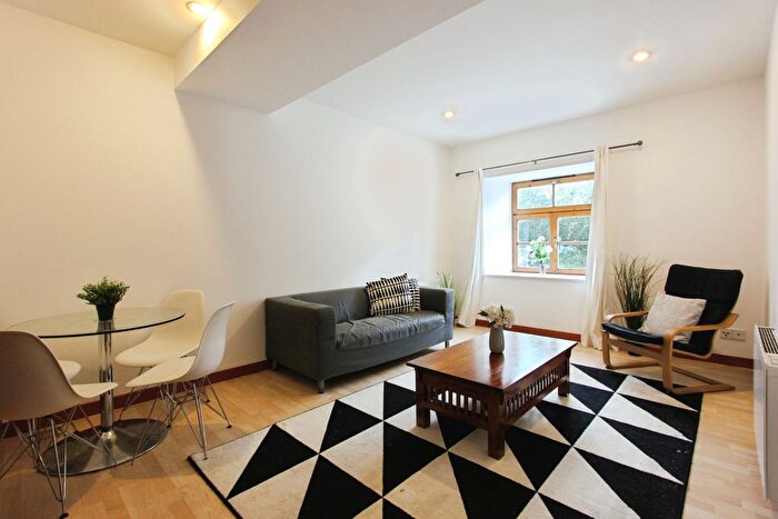 2 Bedroom Flat To Rent In Commercial Street, Edinburgh, EH6