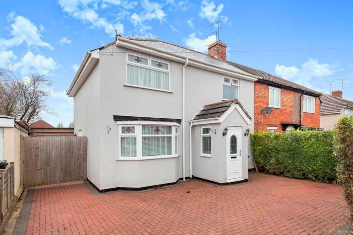 2 Bedroom Semi-Detached House To Rent In Limes Avenue, Sn3 SN2