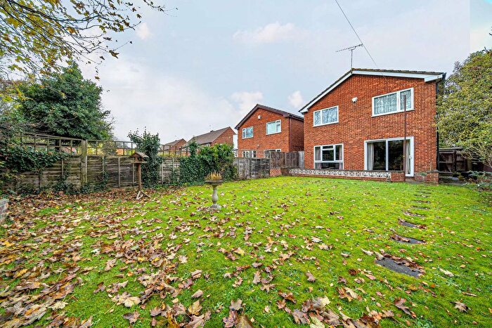 4 Bedroom Detached House For Sale In London Road, Greenhithe, DA9