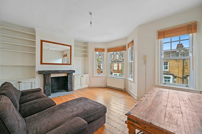 2 Bedroom Flat To Rent In Strathleven Road, London, SW2