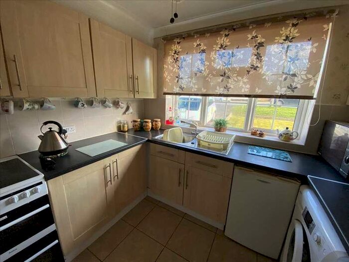 2 Bedroom Bungalow For Sale In Sands Lane, Hunmanby, YO14