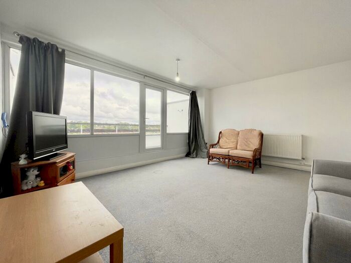 2 Bedroom Flat To Rent In Elgar Lodge, Fair Acres, BR2