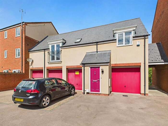 2 Bedroom Detached House For Sale In Longhorn Avenue, Gloucester, GL1