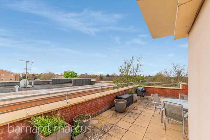 2 Bedroom Flat To Rent In Woodcote Road, Wallington, SM6