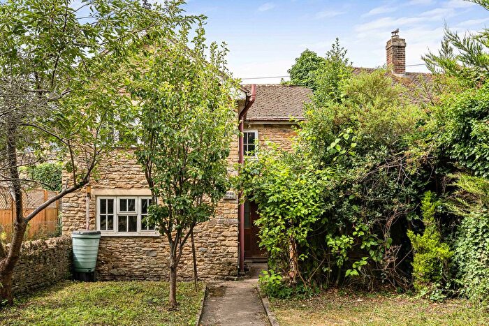2 Bedroom Cottage For Sale In The Green, Bletchingdon, OX5