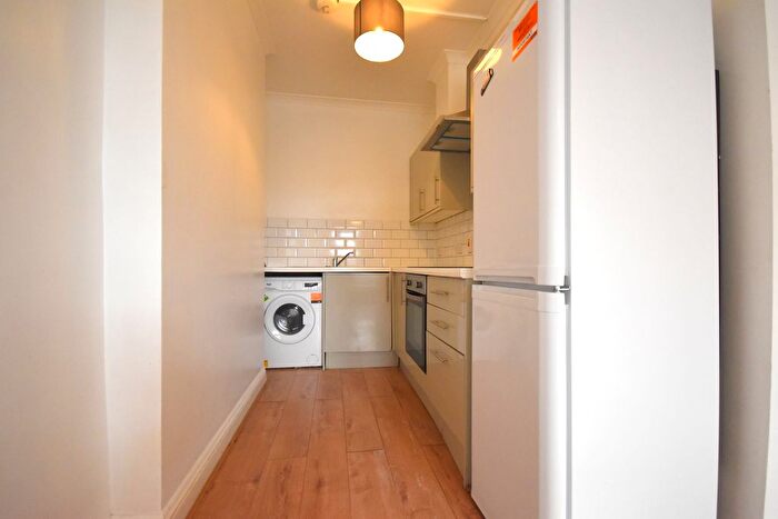 1 Bedroom Flat To Rent In Tooting High Street, London, SW17