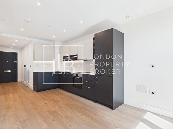 1 Bedroom Apartment To Rent In Redwood Tower, Twelve Trees, E16