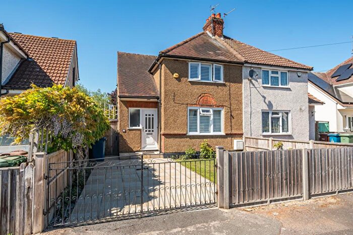 3 Bedroom Semi-Detached House For Sale In Bransgrove Road, Edgware, HA8